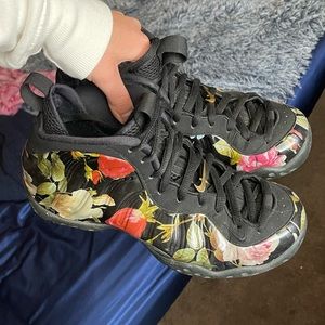Women's Size 8.5 Floral Nike Air Foamposite Ones